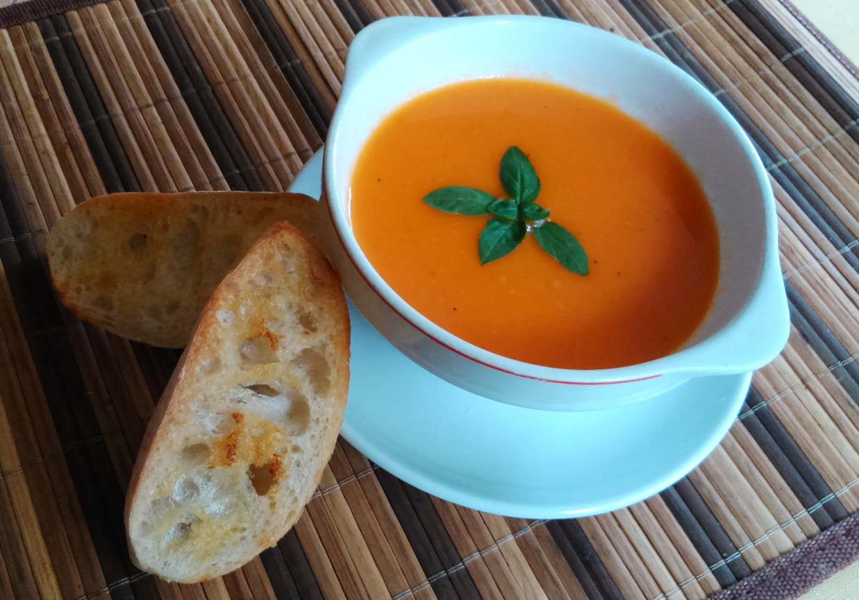 Zupa krem pomidorowy z grzankami foto