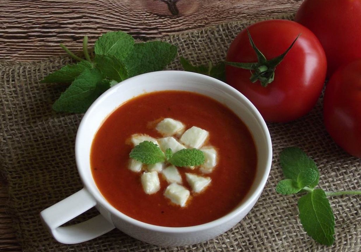 Zupa krem pomidorowy z mozzarellą foto
