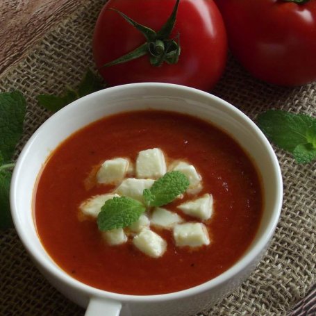 Krok 4 - Zupa krem pomidorowy z mozzarellą foto