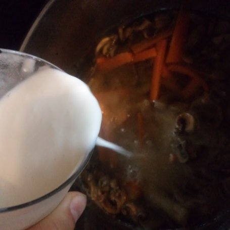 Krok 6 - Zupa krem selerowo-pieczarkowy z dodatkiem swieżego koperku :) foto