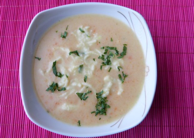 Fotografia przedstawiająca Zupa krem warzywna z lanymi kluseczkami