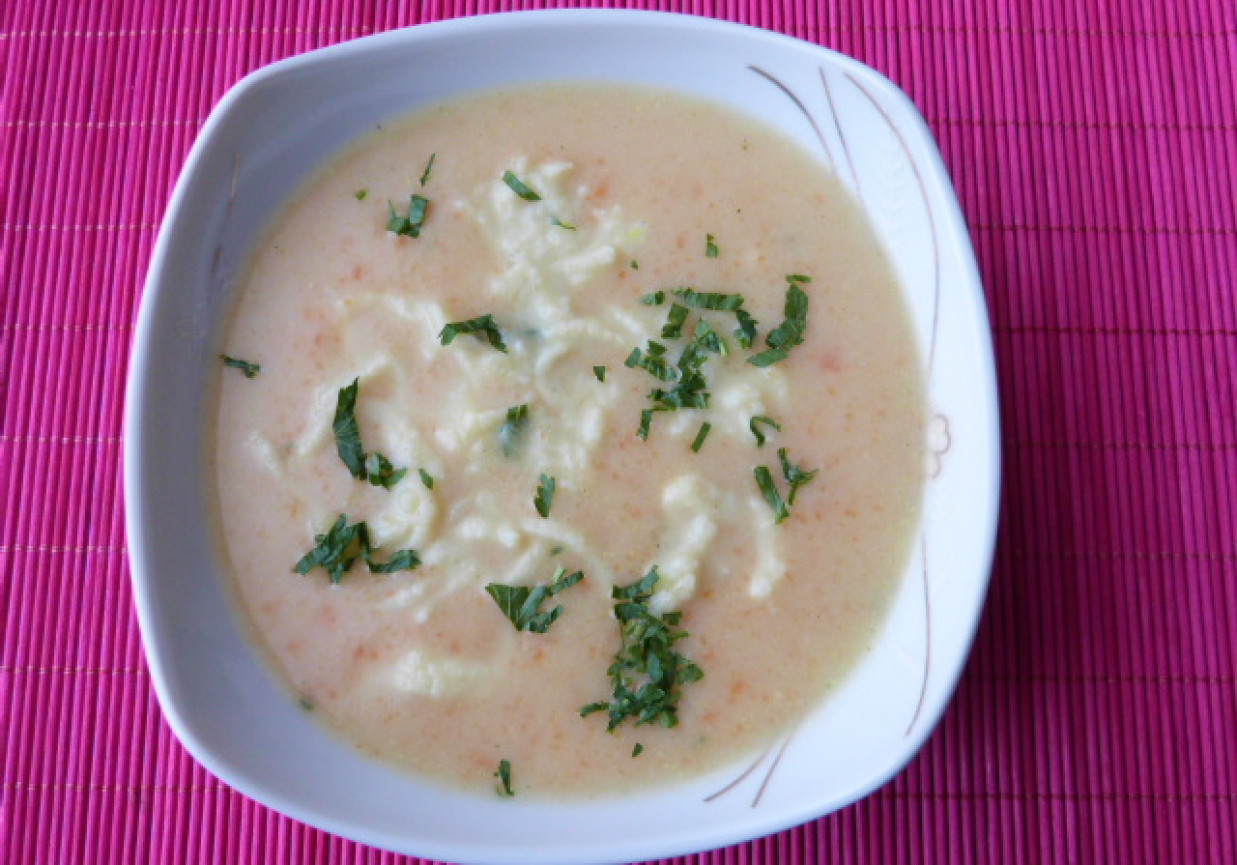 Zupa krem warzywna z lanymi kluseczkami foto
