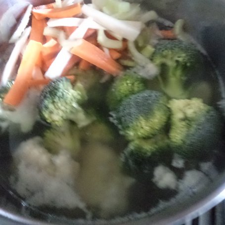 Krok 5 - Zupa -krem warzywny z zieloną cebulką :) foto