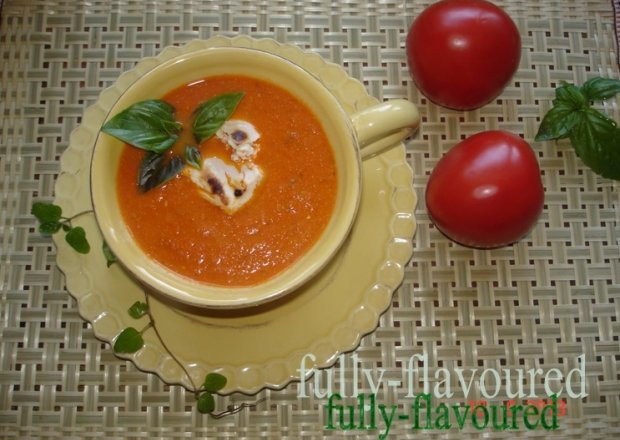 Fotografia przedstawiająca Zupa krem z 2 rodzajów pomidorów