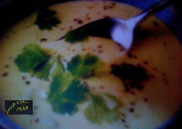 Fotografia przedstawiająca zupa krem z awokado i kokosa