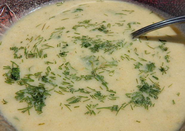 Fotografia przedstawiająca Zupa krem z białych szparagów i pasternaku
