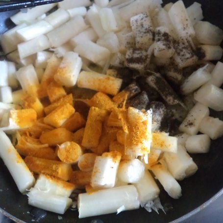 Krok 4 - Zupa krem z białych szparagów z chipsami z boczku :) foto