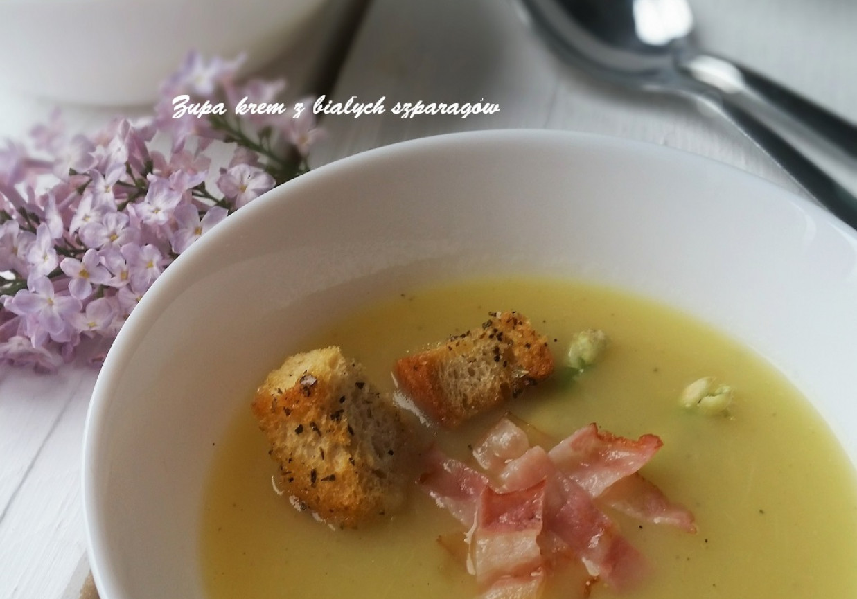Zupa krem z białych szparagów foto