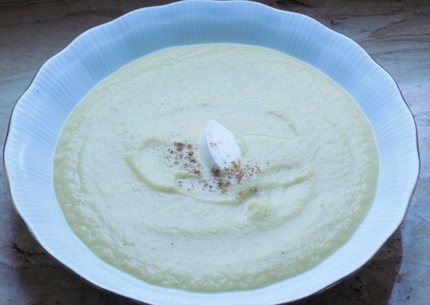 Fotografia przedstawiająca Zupa krem z białych warzyw