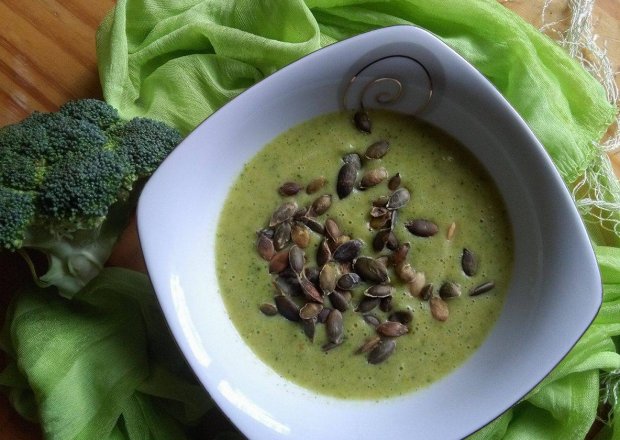 Fotografia przedstawiająca Zupa krem z brokuła i cukinii