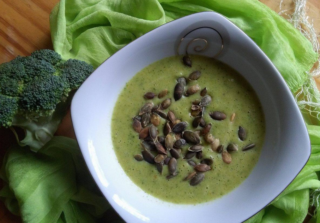 Zupa krem z brokuła i cukinii foto