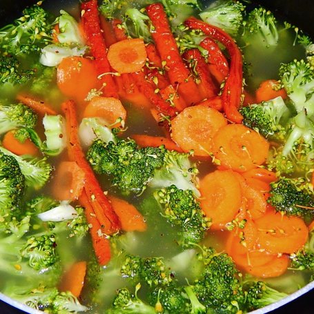Krok 4 - Zupa krem z brokuła i pieczonych warzyw foto