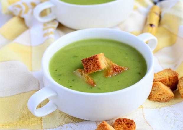 Fotografia przedstawiająca Zupa-krem z brokuła i zielonego groszku