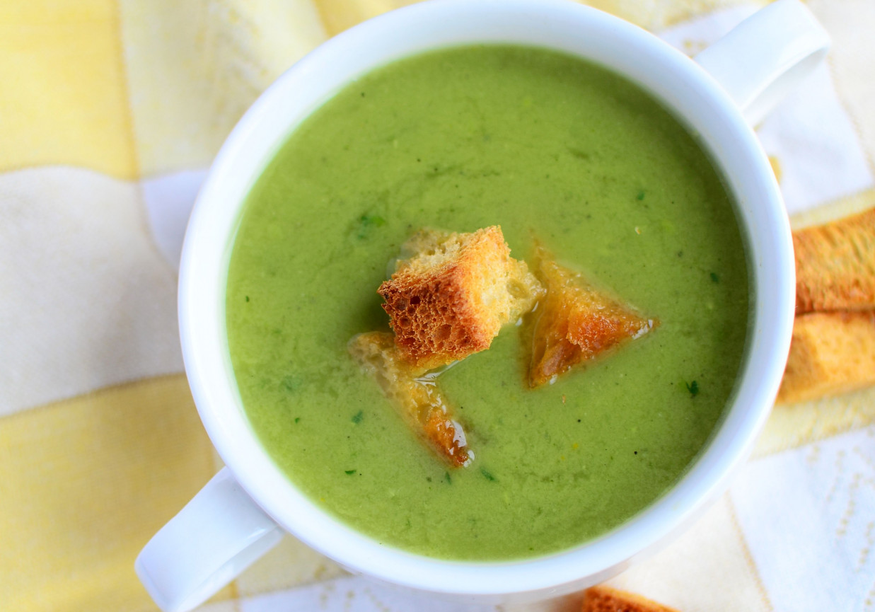 Zupa-krem z brokuła i zielonego groszku  foto