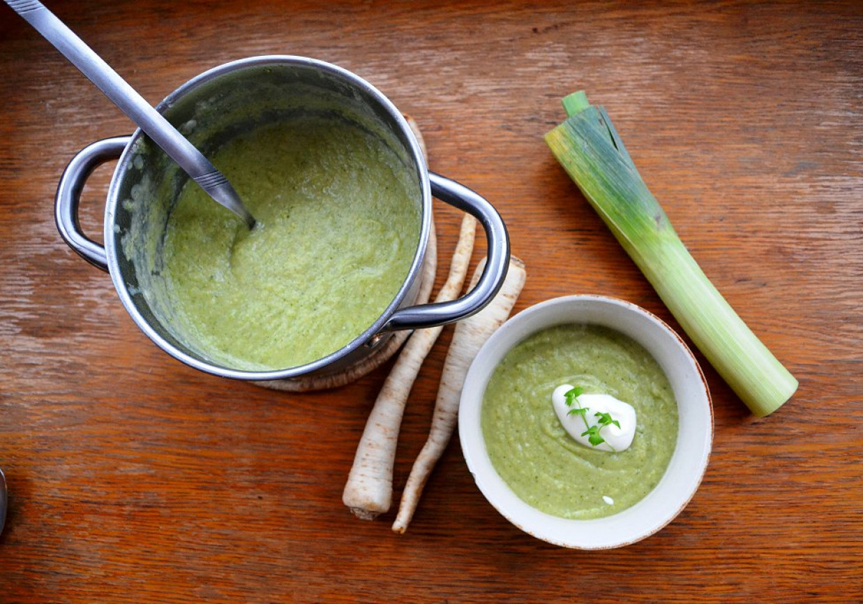 Zupa krem z brokuła, pietruszki i pora foto
