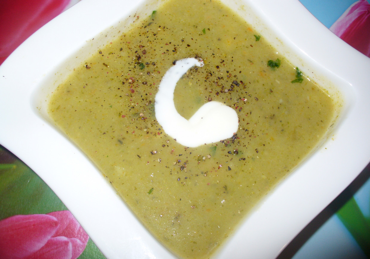 Zupa - krem z brokuła  z dodatkiem dyni foto