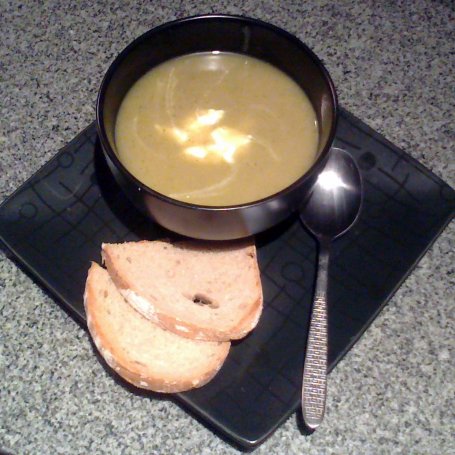 Krok 3 - Zupa  krem z brokuła z fetą foto