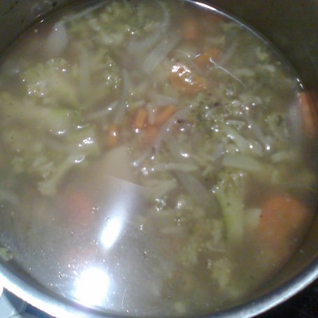 Krok 2 - Zupa  krem z brokuła z fetą foto