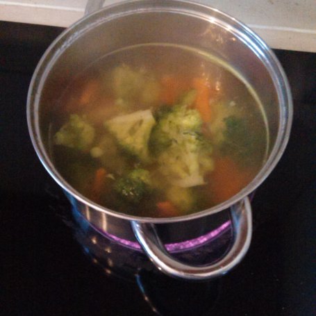 Krok 2 - Zupa krem z brokuła  foto