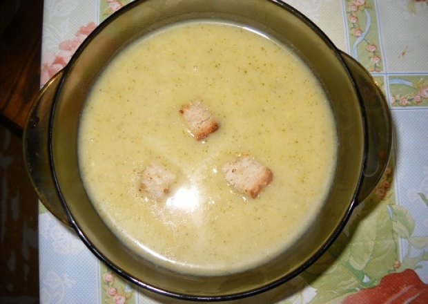 Fotografia przedstawiająca zupa krem z brokuła