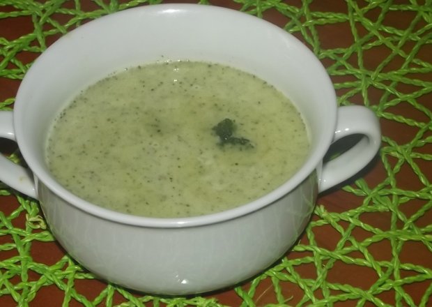 Fotografia przedstawiająca Zupa krem z brokuła.
