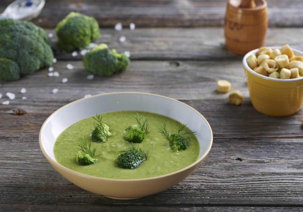 Zupa krem z brokułów z grzankami czosnkowymi foto