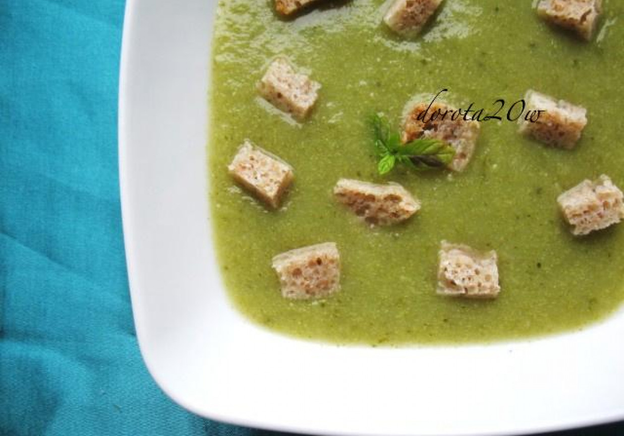 Zupa krem z brokułów z miętą foto