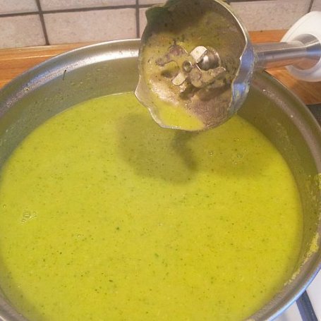Krok 3 - Zupa krem z brokułów z parmezanem foto