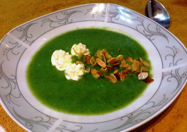 Fotografia przedstawiająca Zupa krem z brokułów.