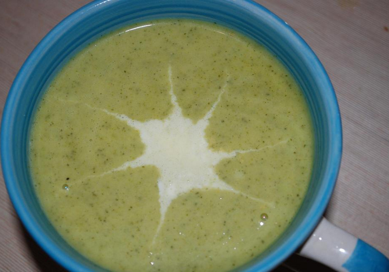 Zupa krem z brokułów foto