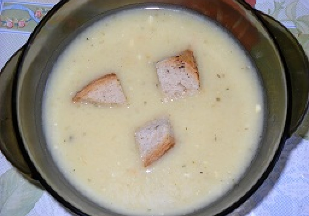 zupa krem z cebuli z grzankami foto