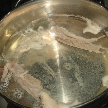 Krok 1 - Zupa krem z cebuli zaserwowana z Camembertem foto