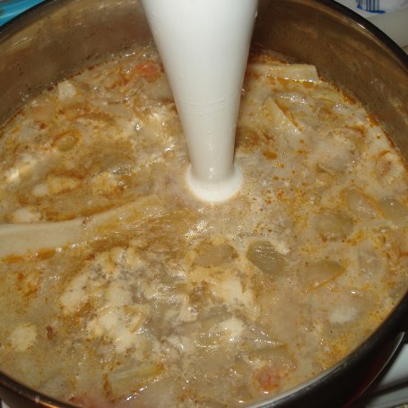 Krok 7 - Zupa krem z cebuli zaserwowana z Camembertem foto
