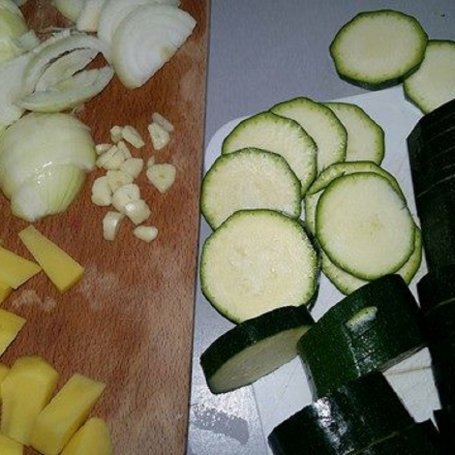 Krok 2 - Zupa krem z cukini z grzankami foto