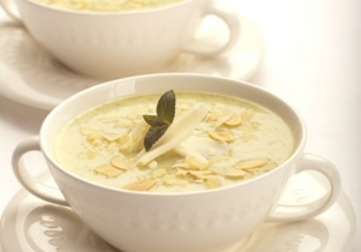 Zupa krem z cukinii z białą czekoladą foto