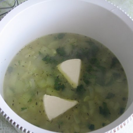 Krok 5 - Zupa krem z cukinii ze świeżą bazylią foto