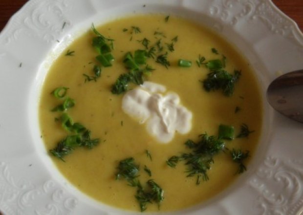 Fotografia przedstawiająca zupa krem z cukinii