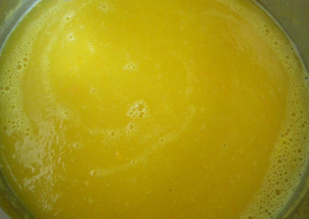 Fotografia przedstawiająca zupa krem z cukinii