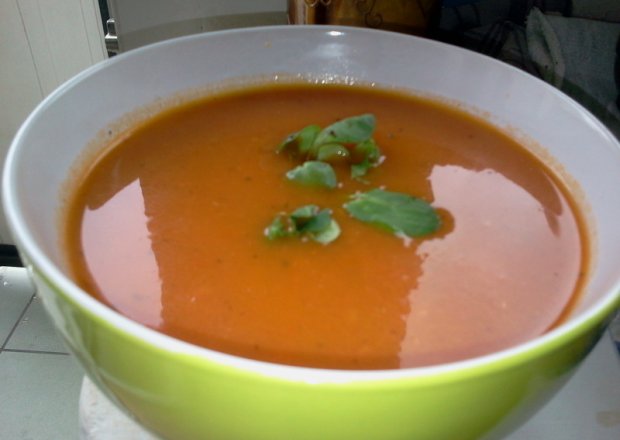 Fotografia przedstawiająca Zupa krem z czerwonych warzyw