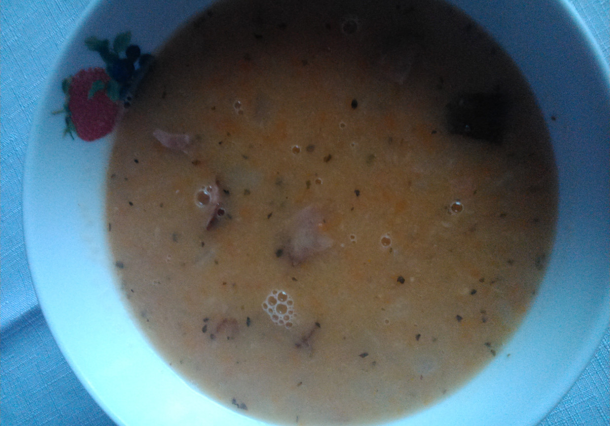 Zupa krem z fasoli i grochu foto