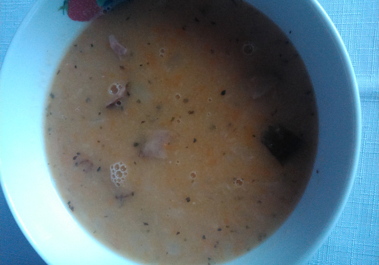 Zupa krem z fasoli i grochu foto