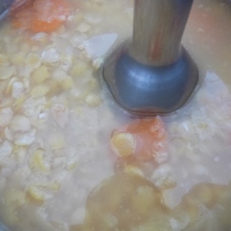 Krok 5 - Zupa krem z grochu łuskanego foto