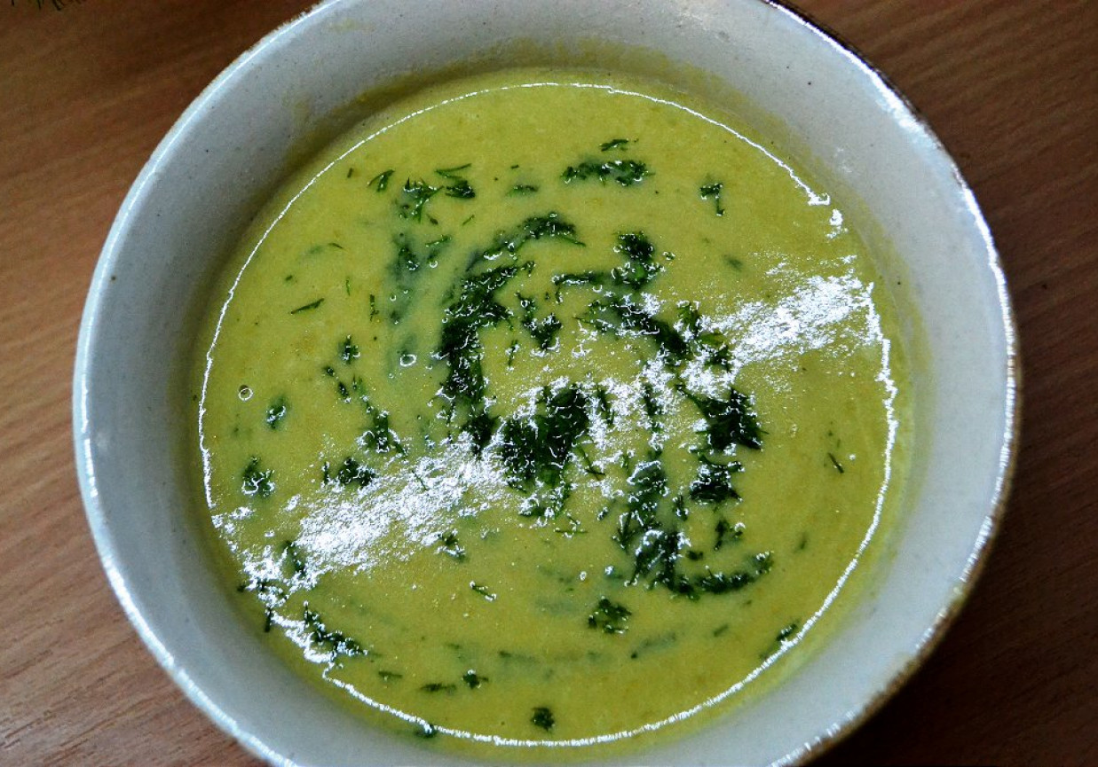 zupa krem z groszku foto