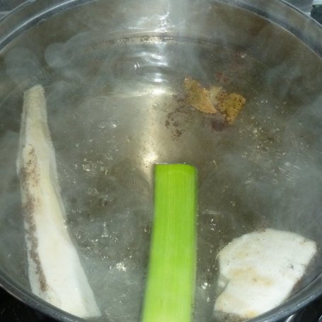 Krok 1 - Zupa-krem z jarmużu z ziemniakami, brokułem i kuskusem foto