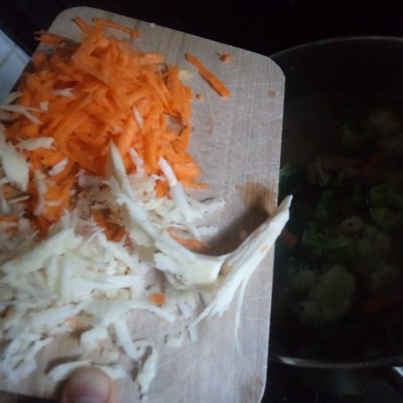 Krok 4 - Zupa krem z kalafiora, brokuła i kaszy jaglanej-zaserwowana ze słonecznikiem :) foto