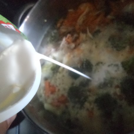 Krok 5 - Zupa krem z kalafiora, brokuła i kaszy jaglanej-zaserwowana ze słonecznikiem :) foto