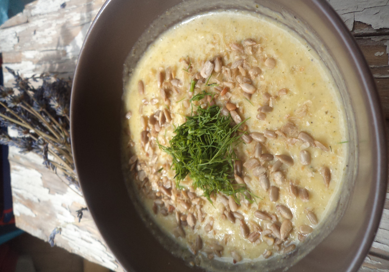 Zupa krem z kalafiora, brokuła i kaszy jaglanej-zaserwowana ze słonecznikiem :) foto