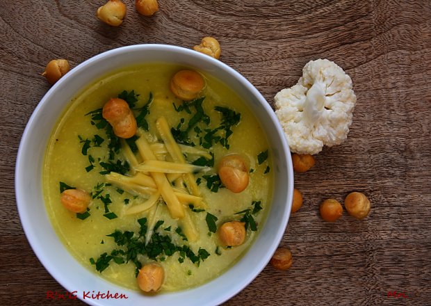 Fotografia przedstawiająca Zupa krem z kalafiora i sera żółtego