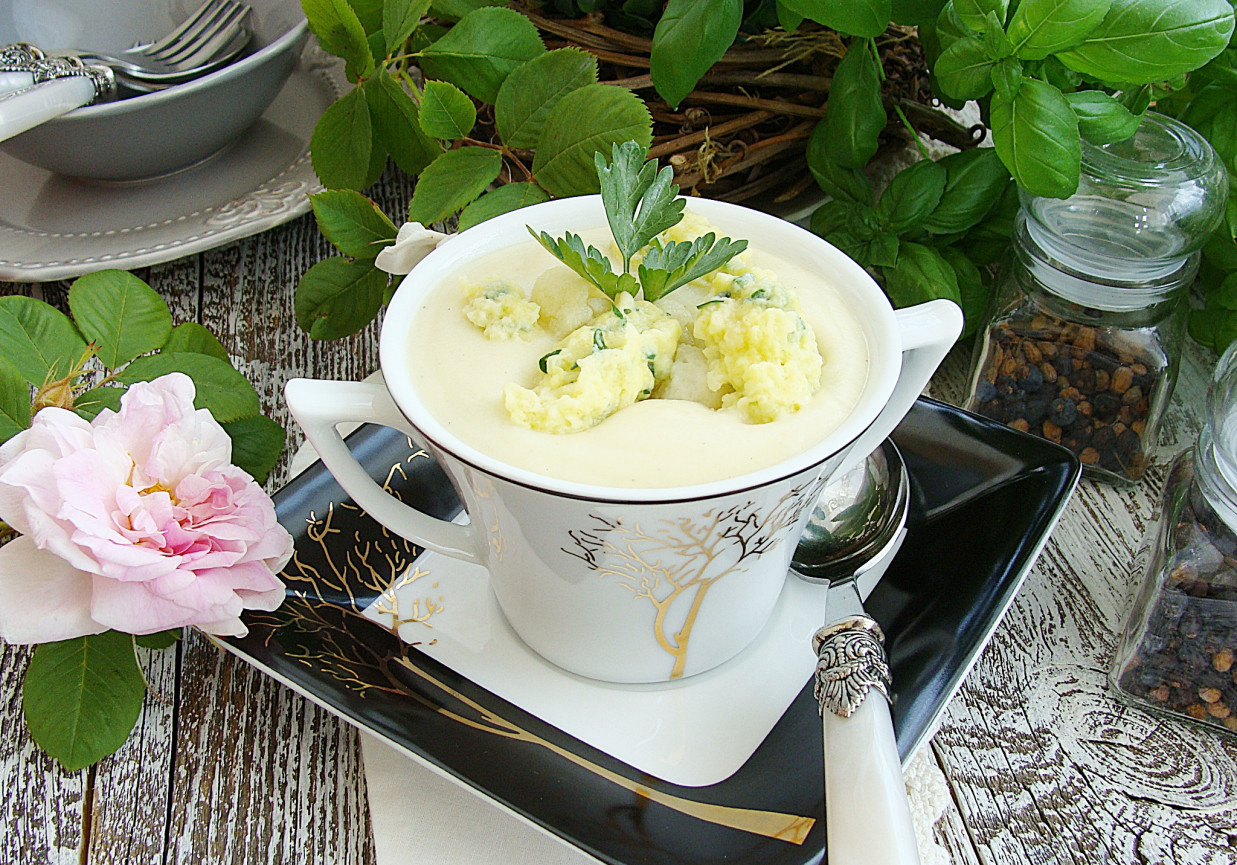 Zupa krem z kalafiora z kluseczkami serowo-czosnkowymi foto