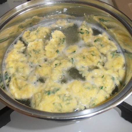 Krok 5 - Zupa krem z kalafiora z kluseczkami serowo-czosnkowymi foto